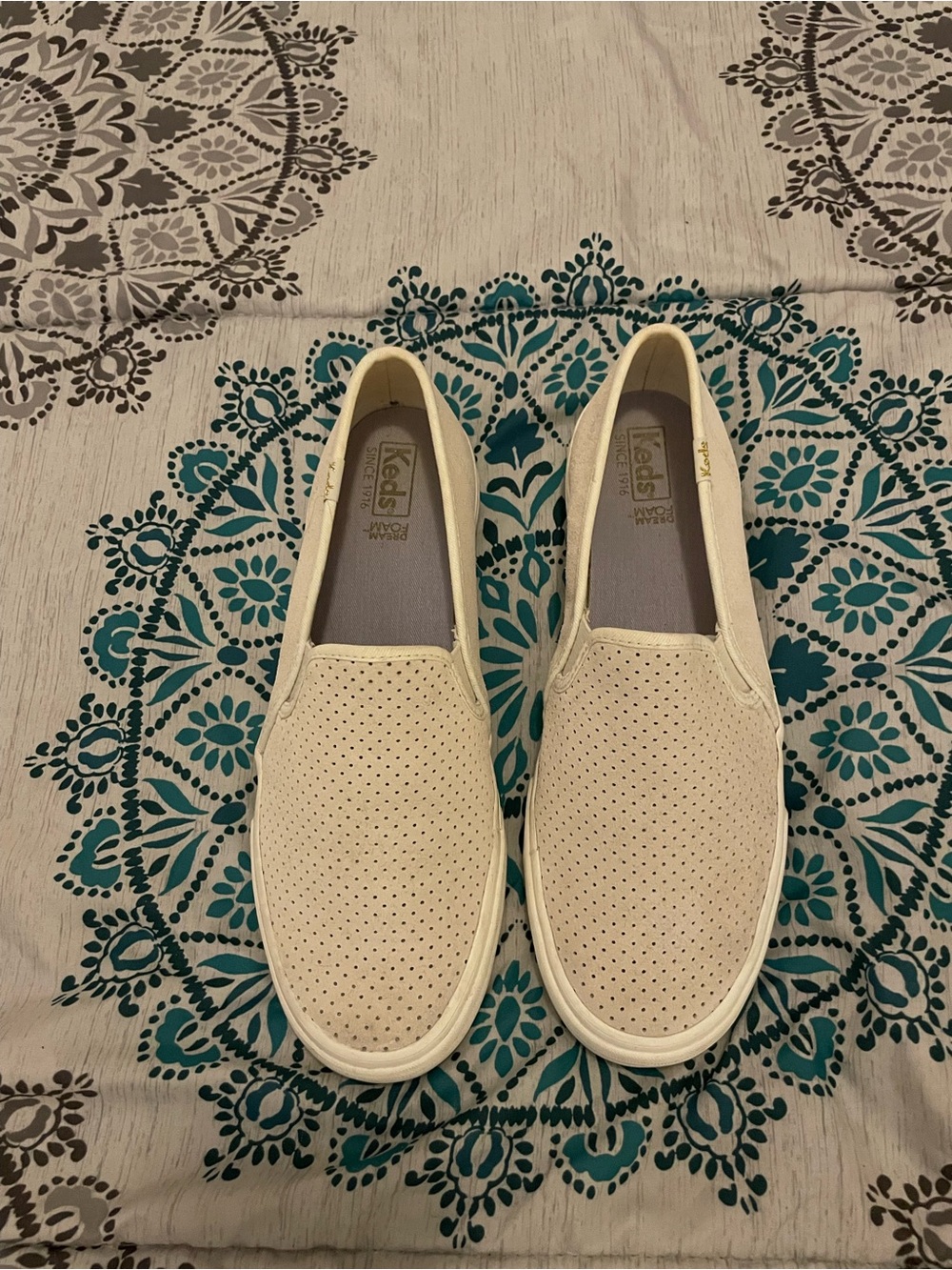 Keds Women's Slip-On Perforated Casual Sneakers in Cream sz 9 - Picture 2 of 9